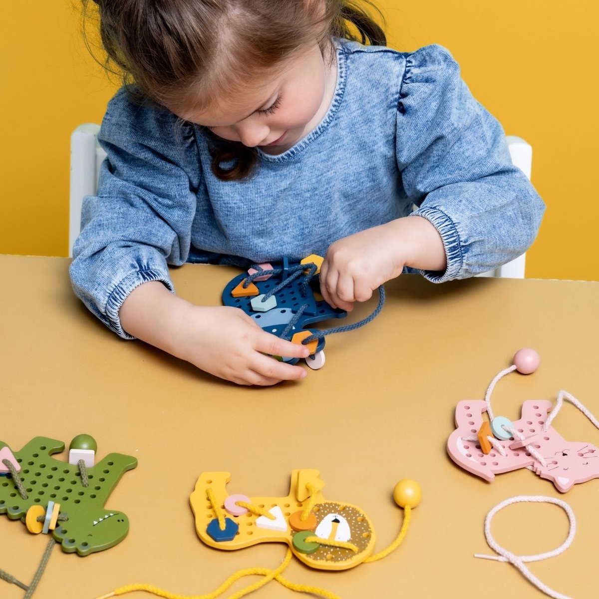 Jeux de laçage multicolore, TRIXIE