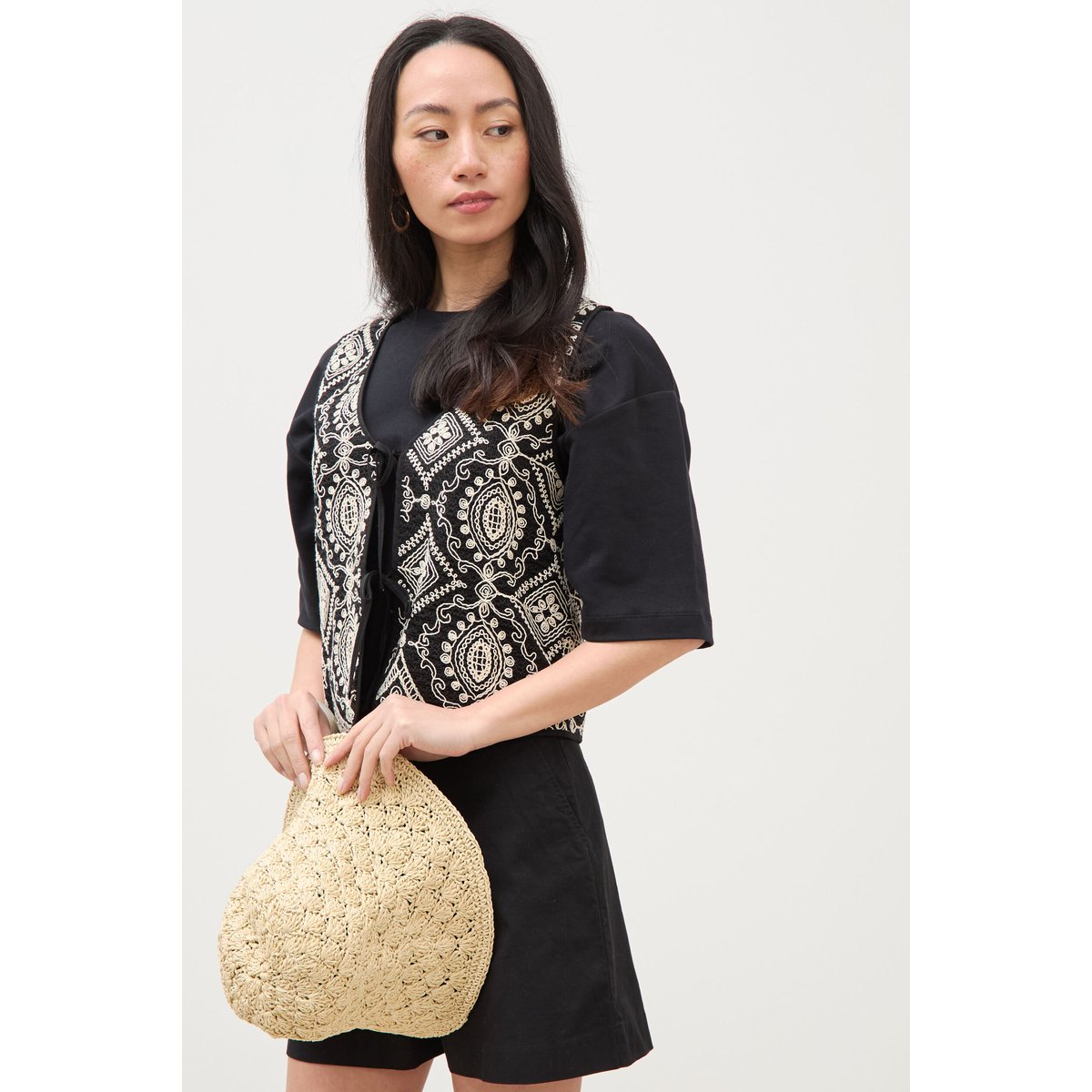 Cardigan sans manches avec broderies noir, BONOBO