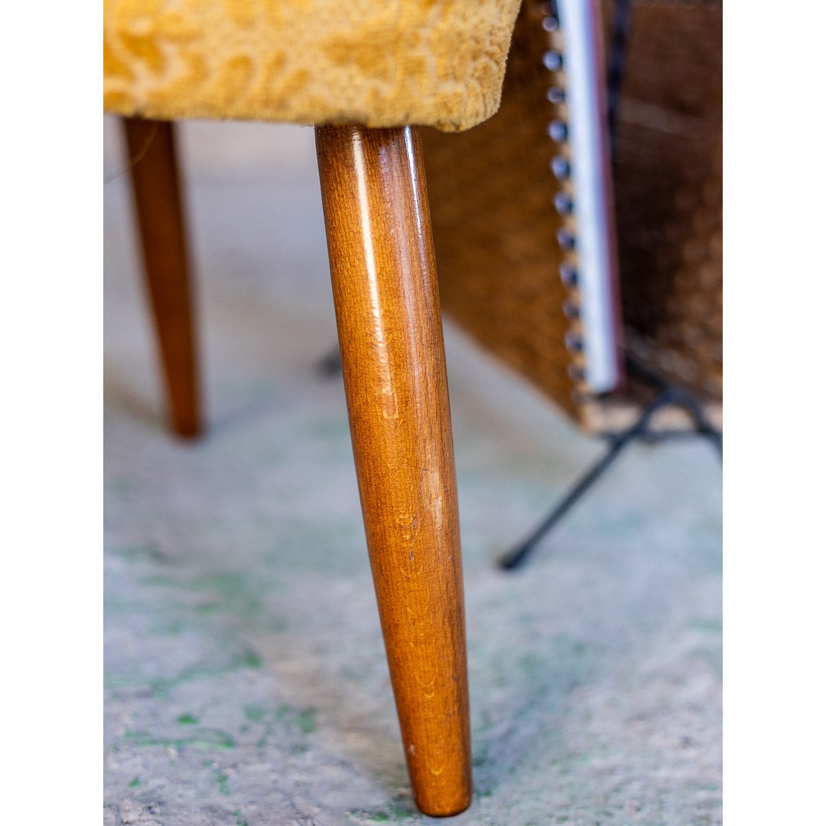 Paire de fauteuils jaune moutarde Jakob N°1385 - Bon état jaune, DEBONGOUT