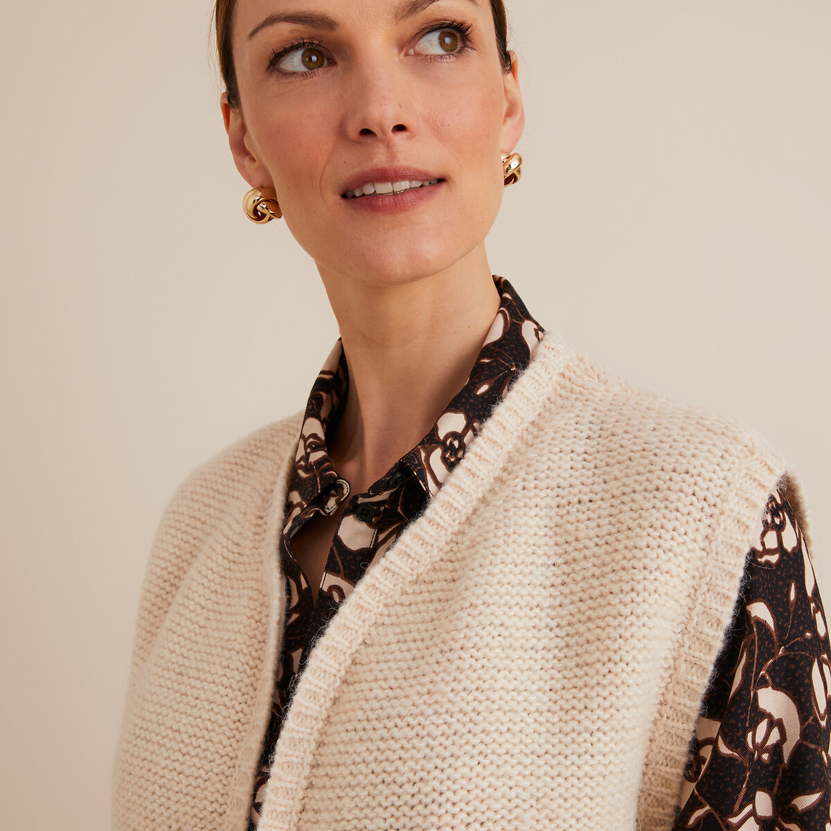 Fine Knit Sleeveless Cardigan with Crew Neck cream, ANNE WEYBURN