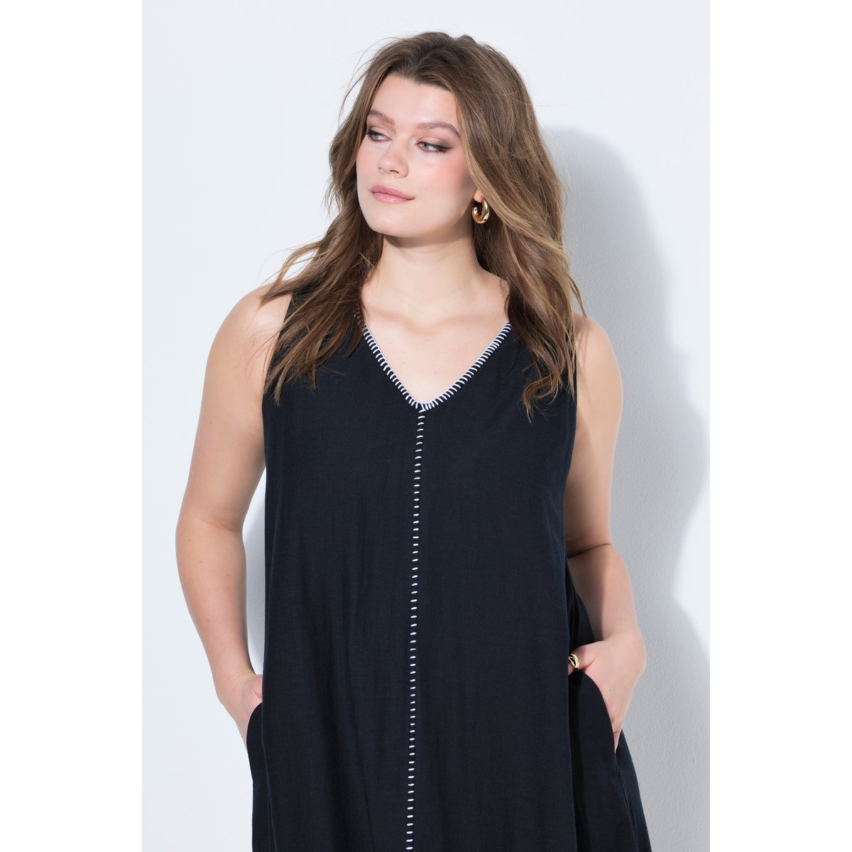 Robe longue évasée, sans manches noir, STUDIO UNTOLD