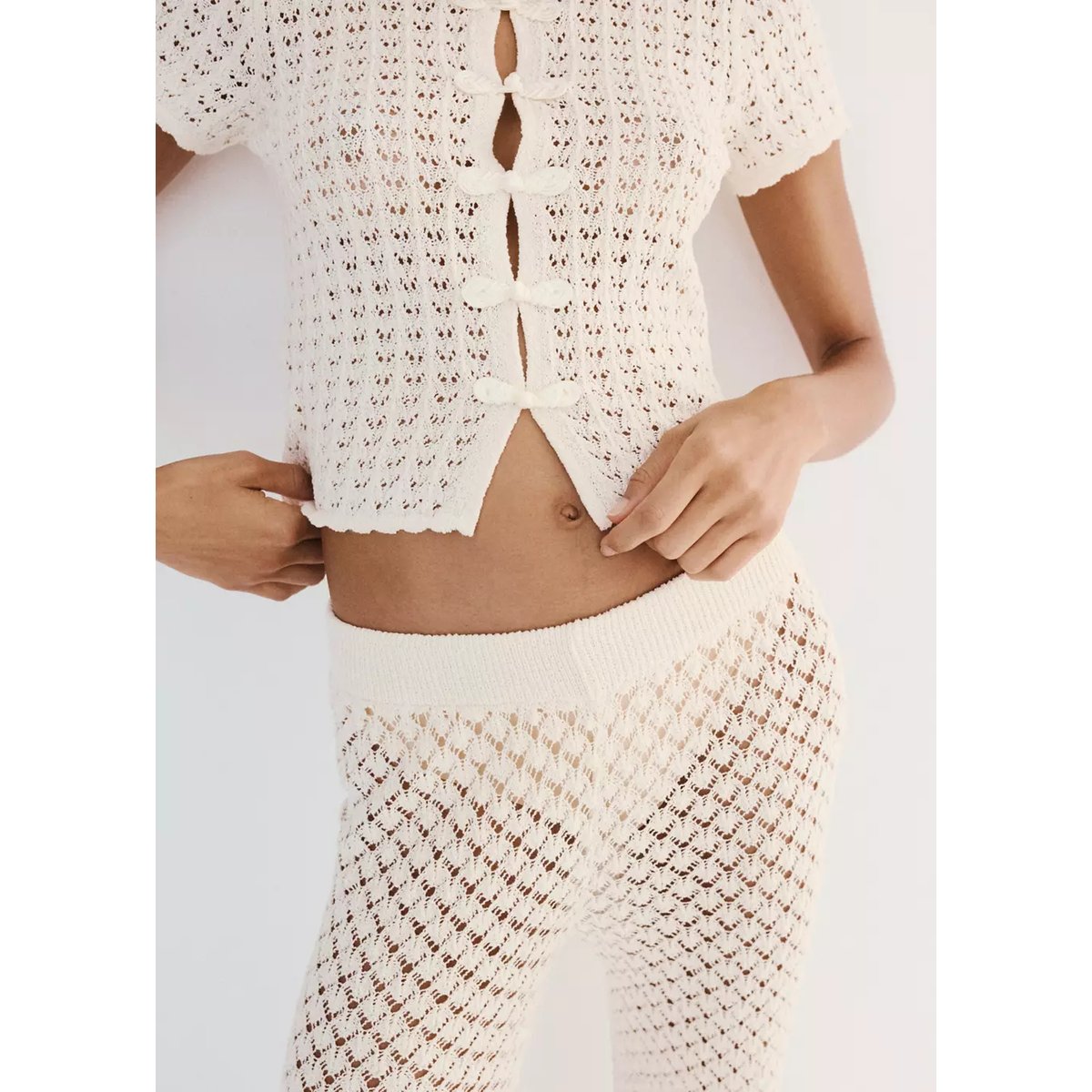 Cardigan en maille ajourée à brandebourgs écru, MANGO