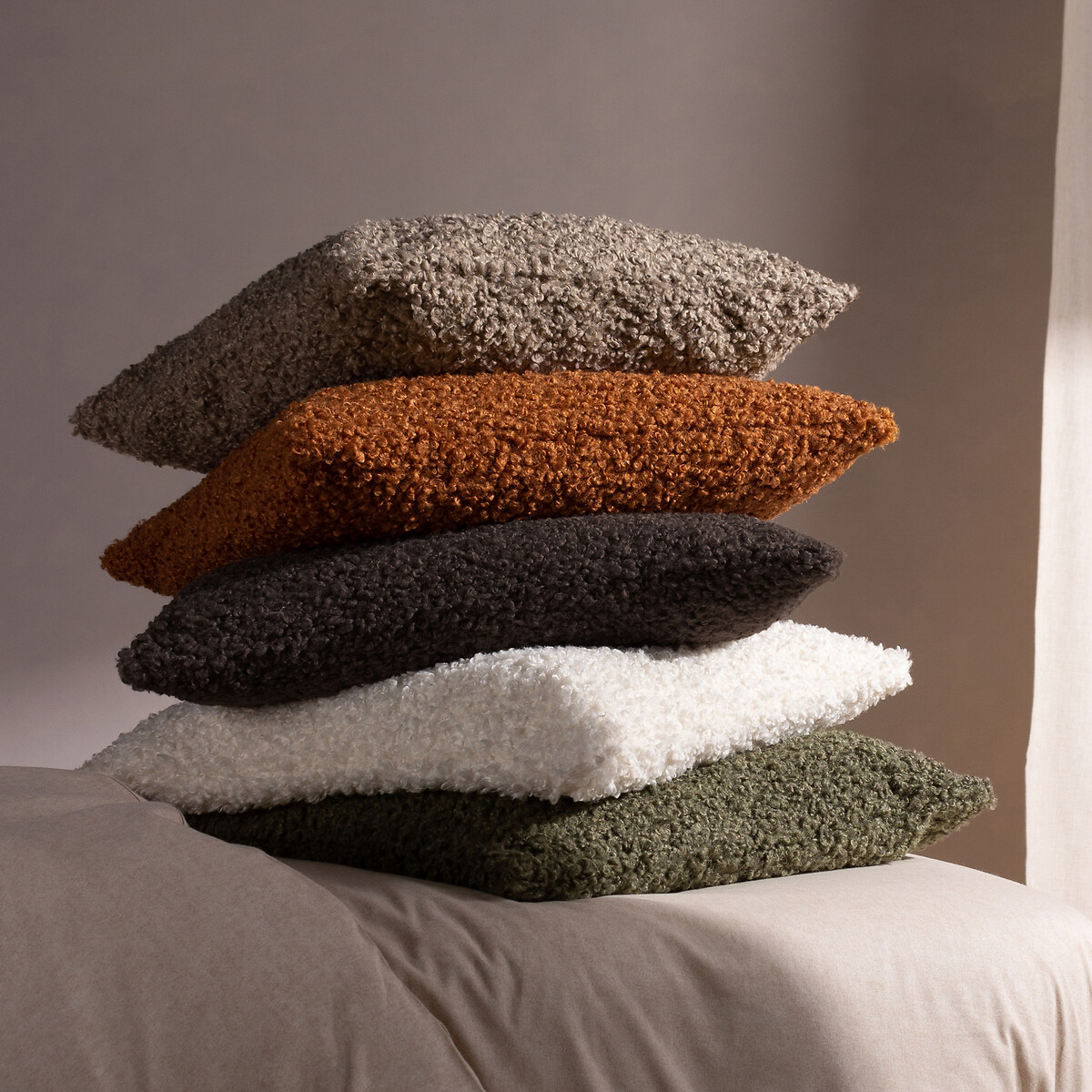 Cabu Chunky Boucle Cushion chocolate, YARD
