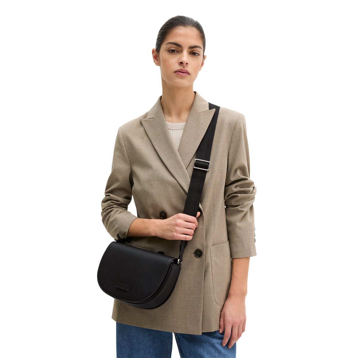 Sac à bandoulière small en une alternative de cuir en polyester recyclé noir, MARC O'POLO