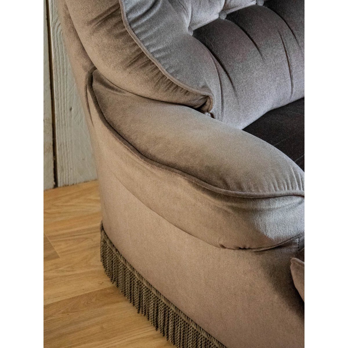 Fauteuil en velours Ernest N°643 - Bon état marron, DEBONGOUT