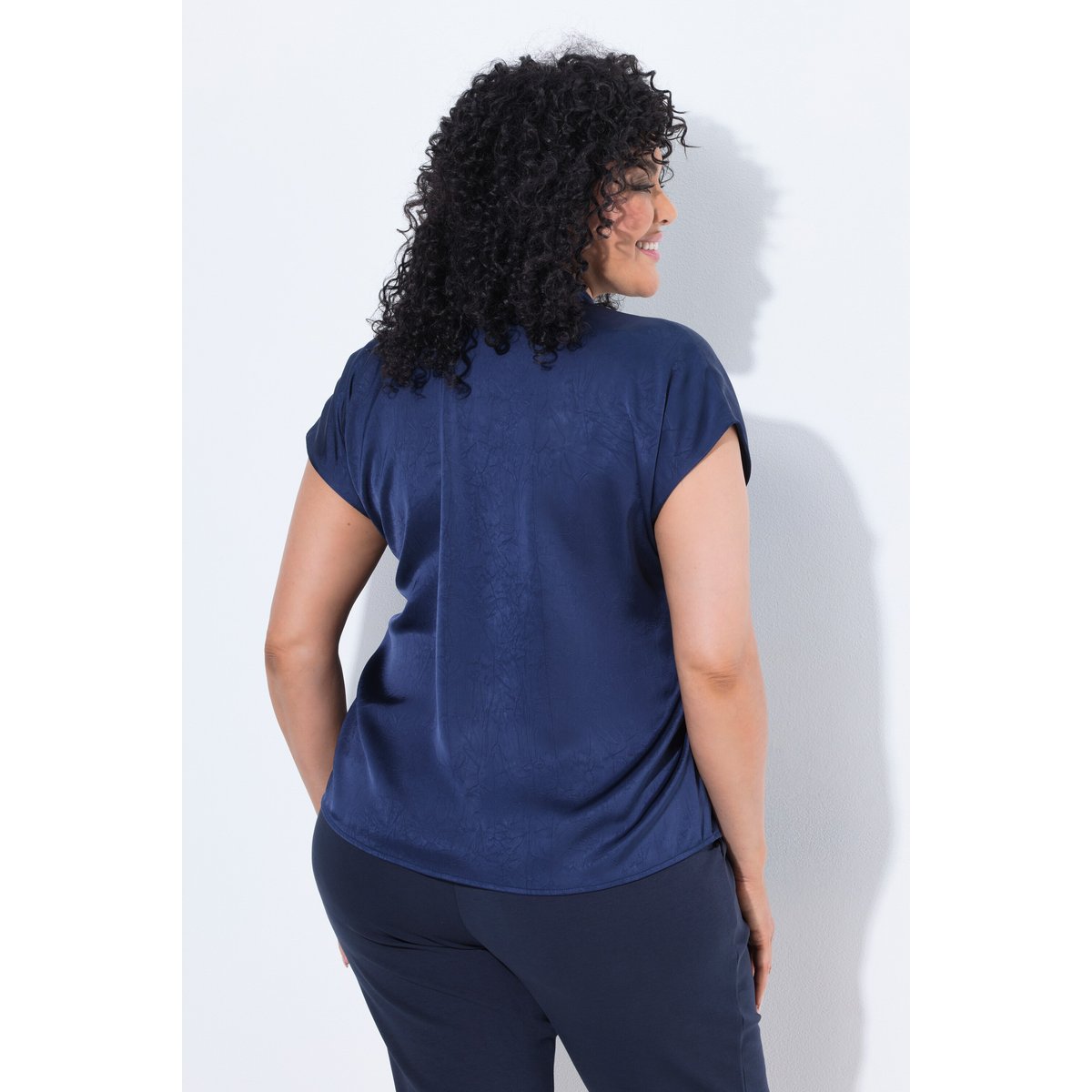 Blouse en satin, pli fantaisie marine, ULLA POPKEN