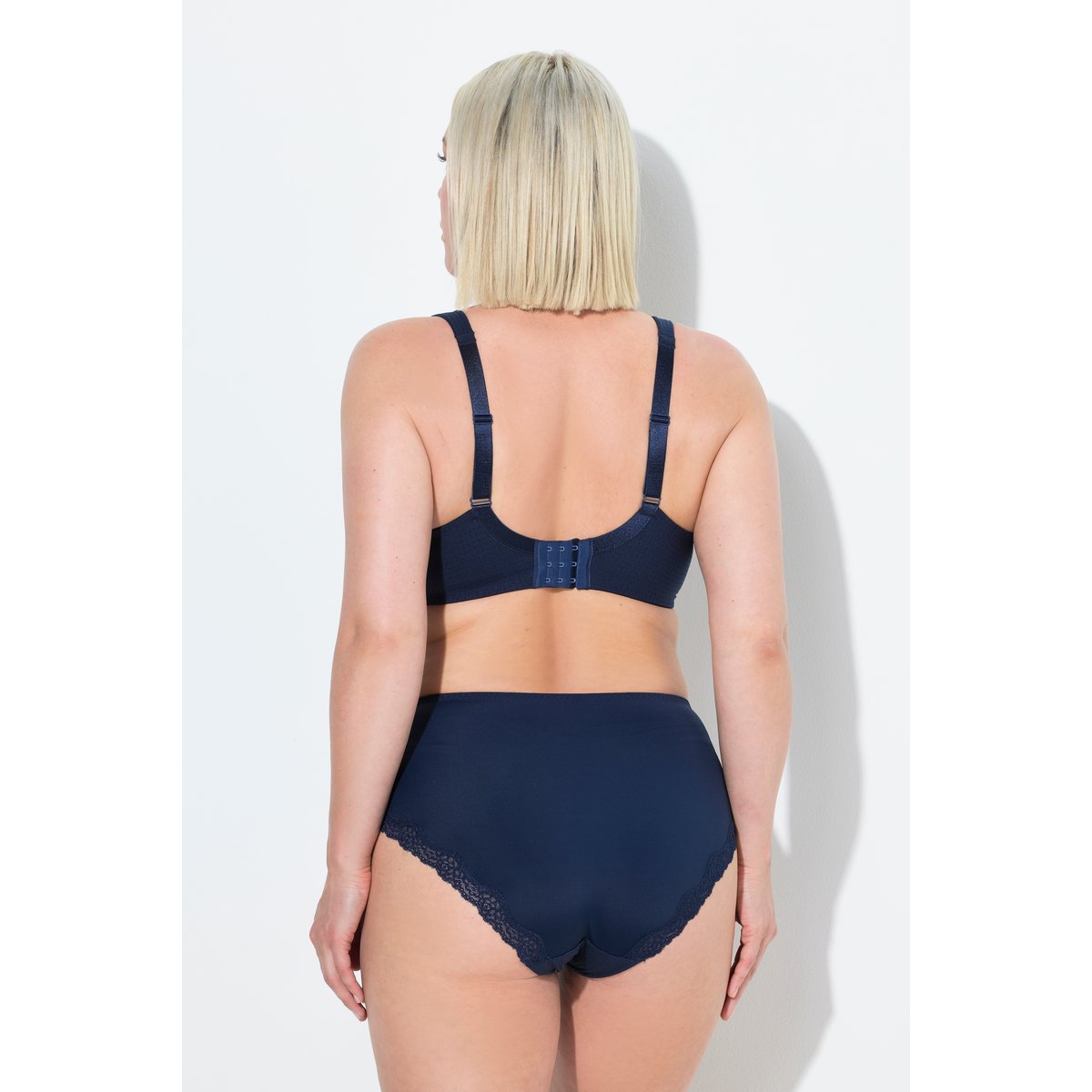 Soutien-gorge à armatures et bonnets souples bleu nuit, ULLA POPKEN