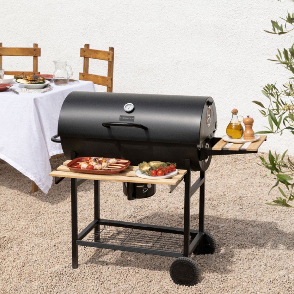 Barbecue fumoir au charbon, roulettes BBQ SMOKEY noir, CREATE