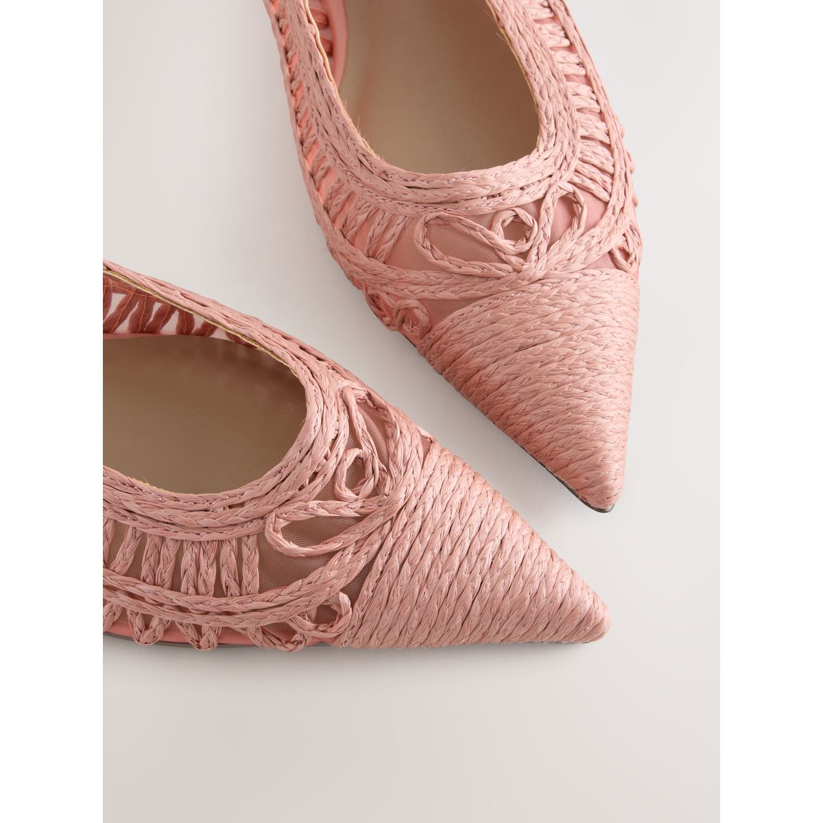 Chaussures plates en raphia à bout pointu corail, NEXT