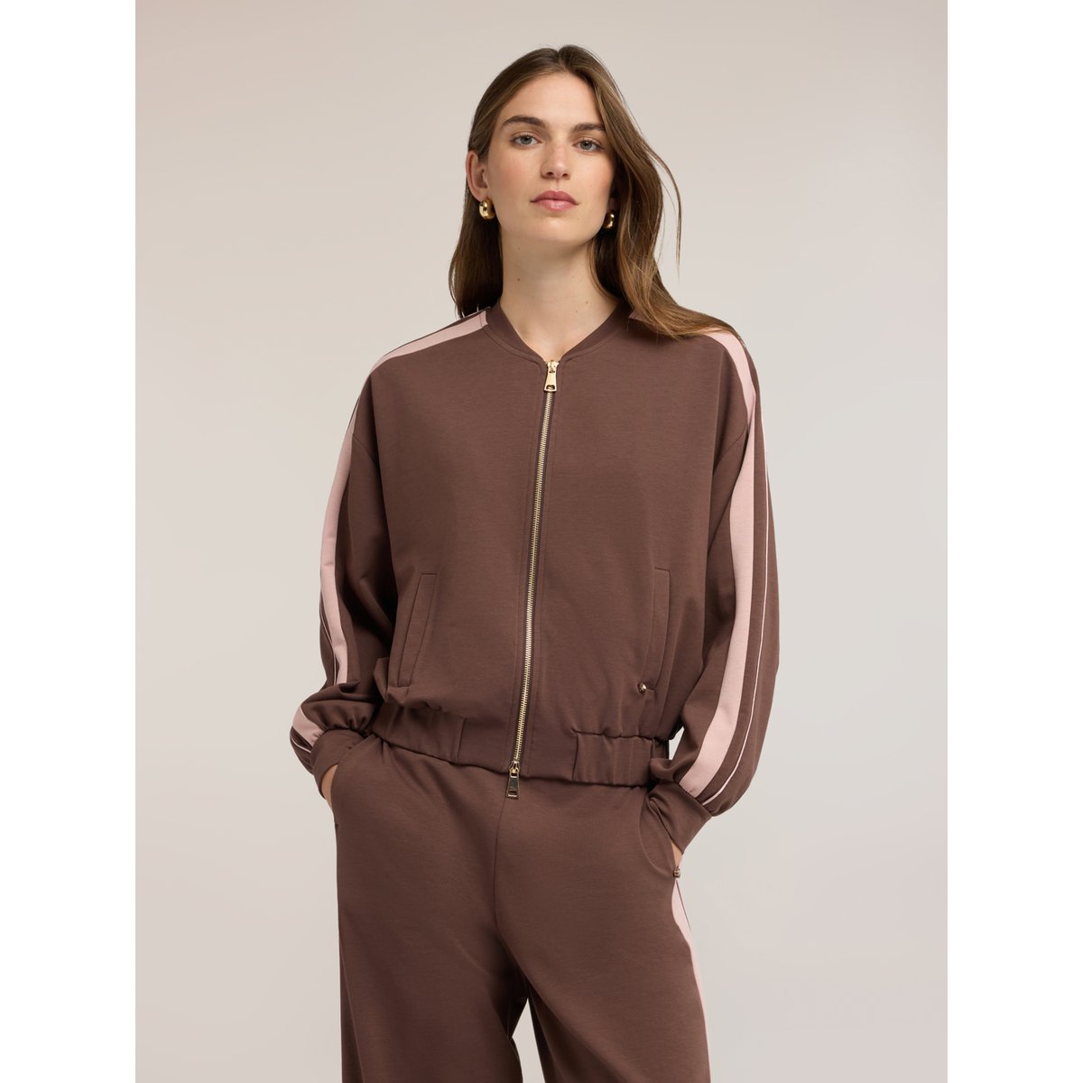 Sweat ouvert avec zip et manches raglan marron, MOTIVI