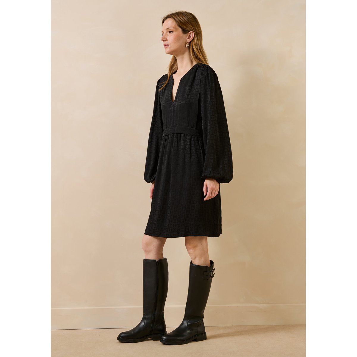Robe courte manches longues encolure tunisienne noir, LA FEE MARABOUTEE