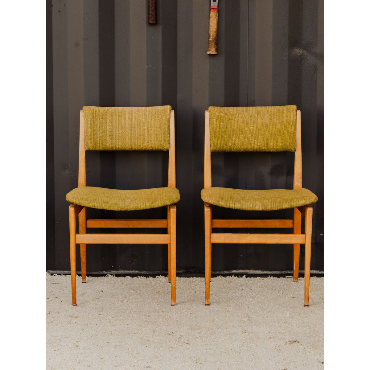 Lot de 4 chaises en bois et tissu vert Alma N°1872 - Bon état bois clair, DEBONGOUT
