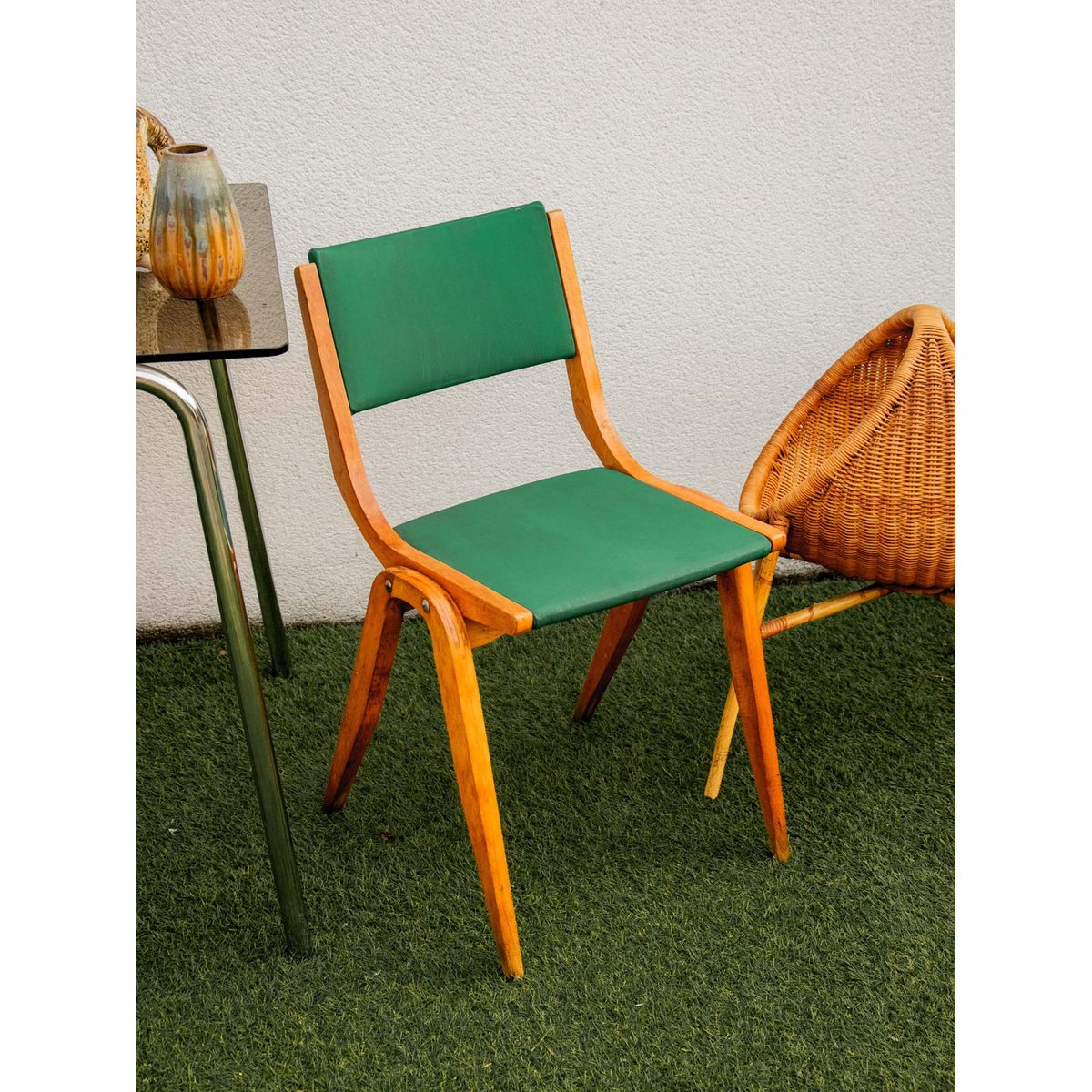 Chaise boomerang en bois Alma N°1200 - Bon état bois clair, DEBONGOUT