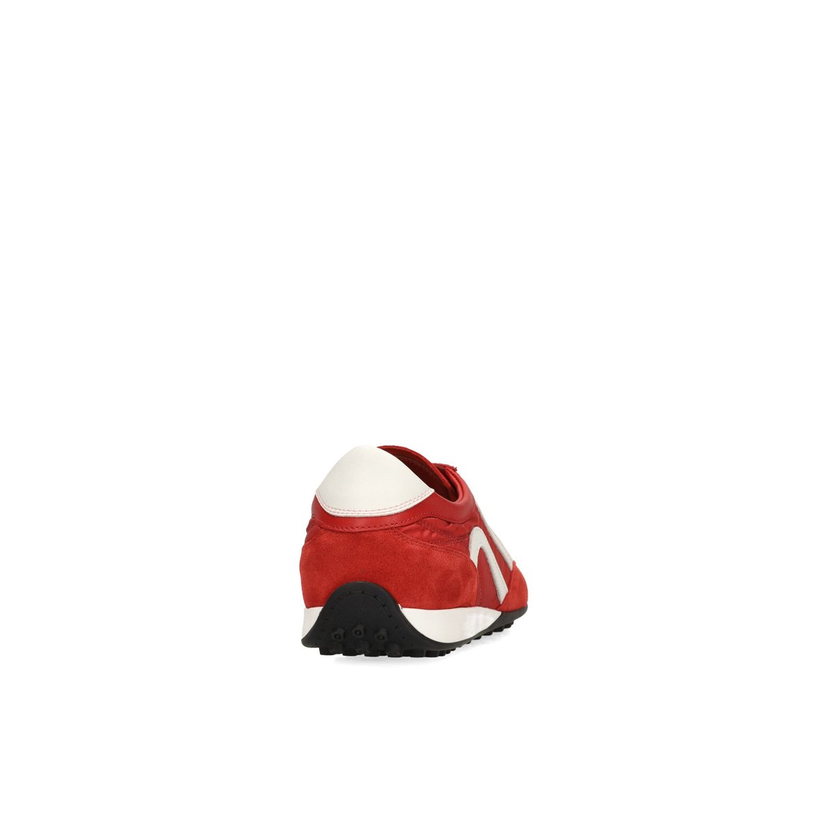 Baskets en daim rouge, SACHA