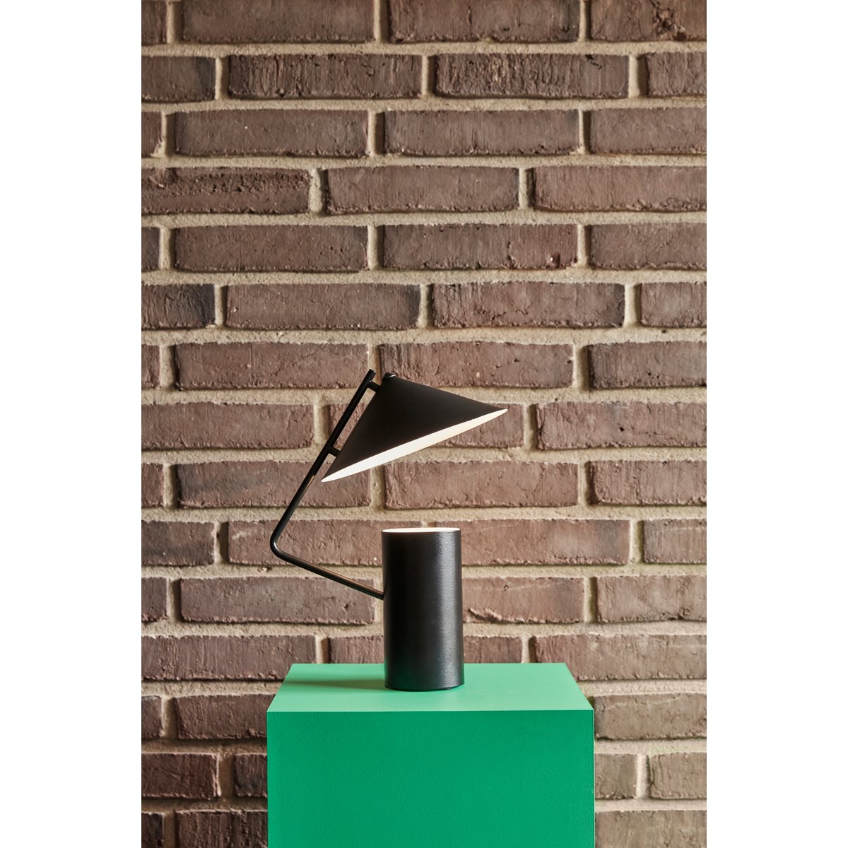 Lampe de table en fer SEN noir, HUBSCH