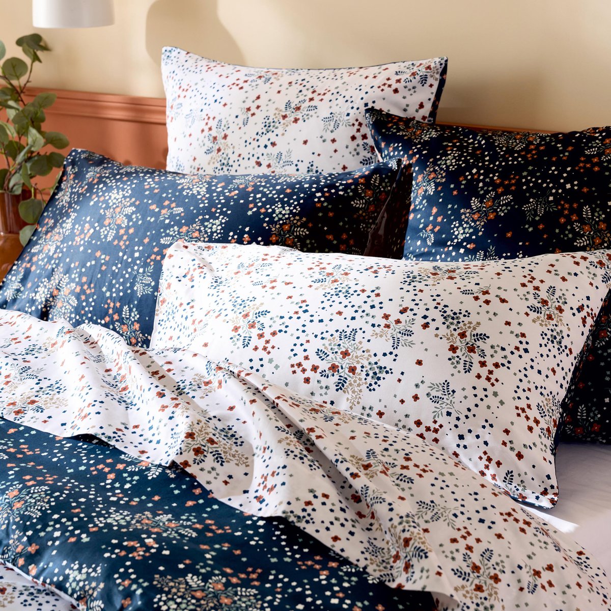 Drap plat satin de coton 110 fils motif floral blanc, TRADILINGE