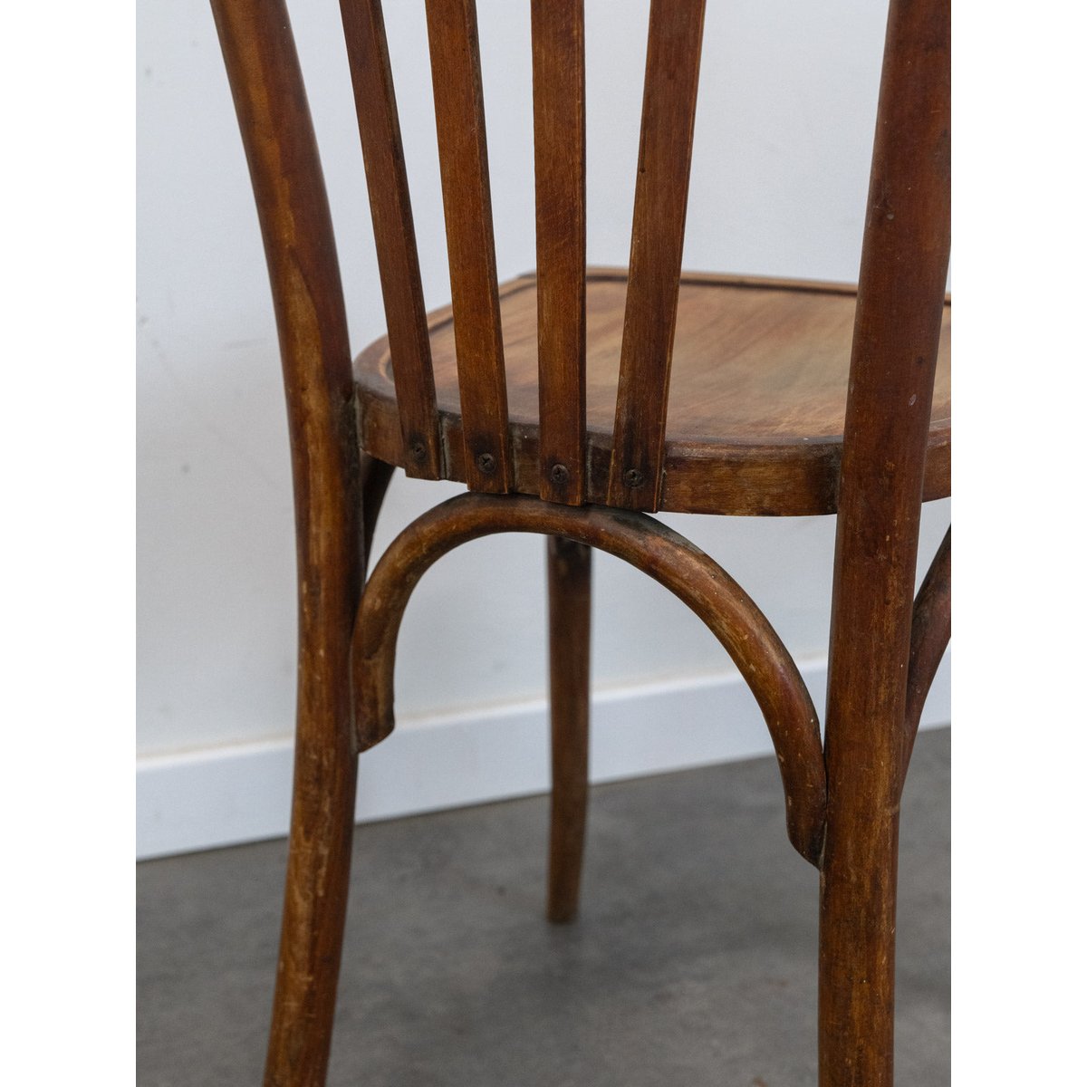 Lot de 4 chaises en bois Luterma Claude N°1365 - Bon état bois foncé, DEBONGOUT