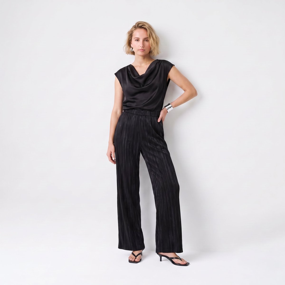 Top col drapé satiné sans manches ALELIA noir, ARTLOVE