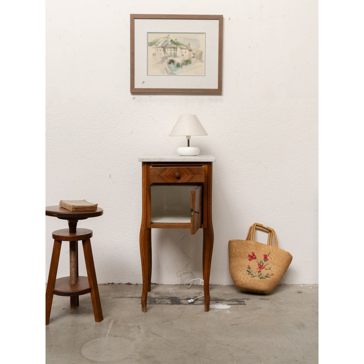 Table de chevet en bois et marbre blanc Odile N°1613 - Bon état bois foncé, DEBONGOUT