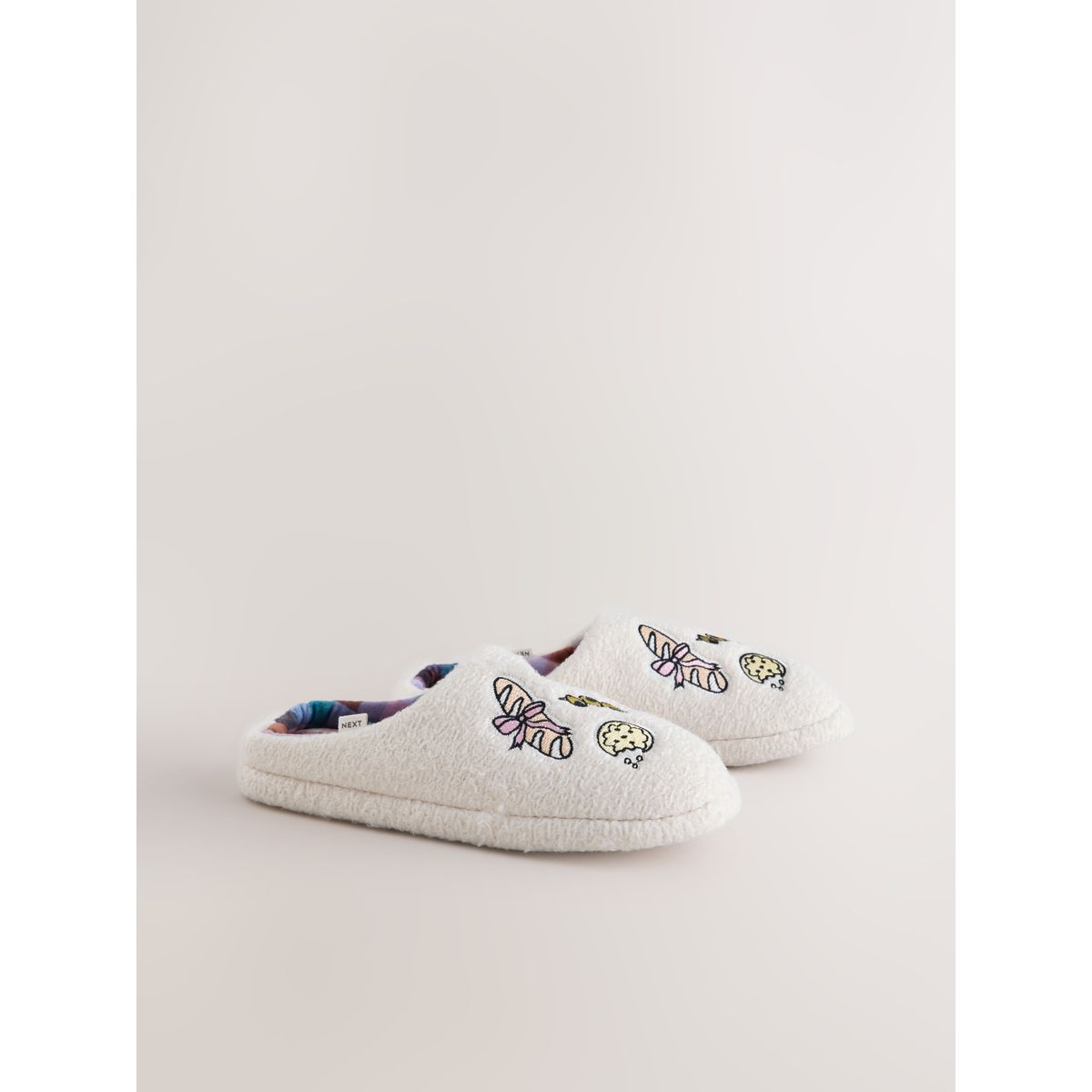 Chaussons mules en peau lainée crème, NEXT