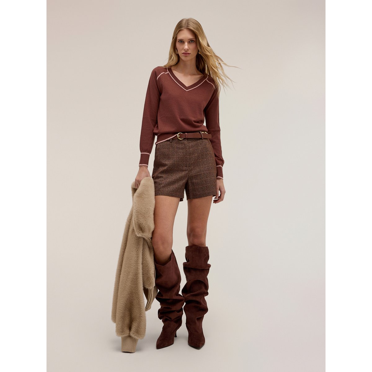 Pull col V marron, MOTIVI