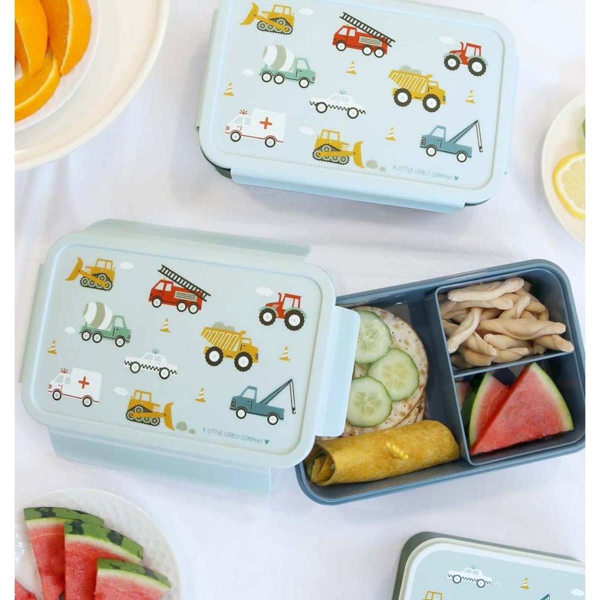 Lunch box Véhicules bleu, jaune, rouge, A LITTLE LOVELY COMPANY