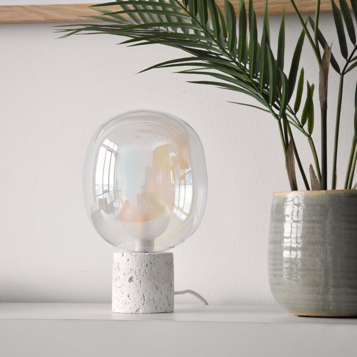 Lampe à poser en verre irisé et béton H24 cm - BULLE blanc, MAISON PAVANE