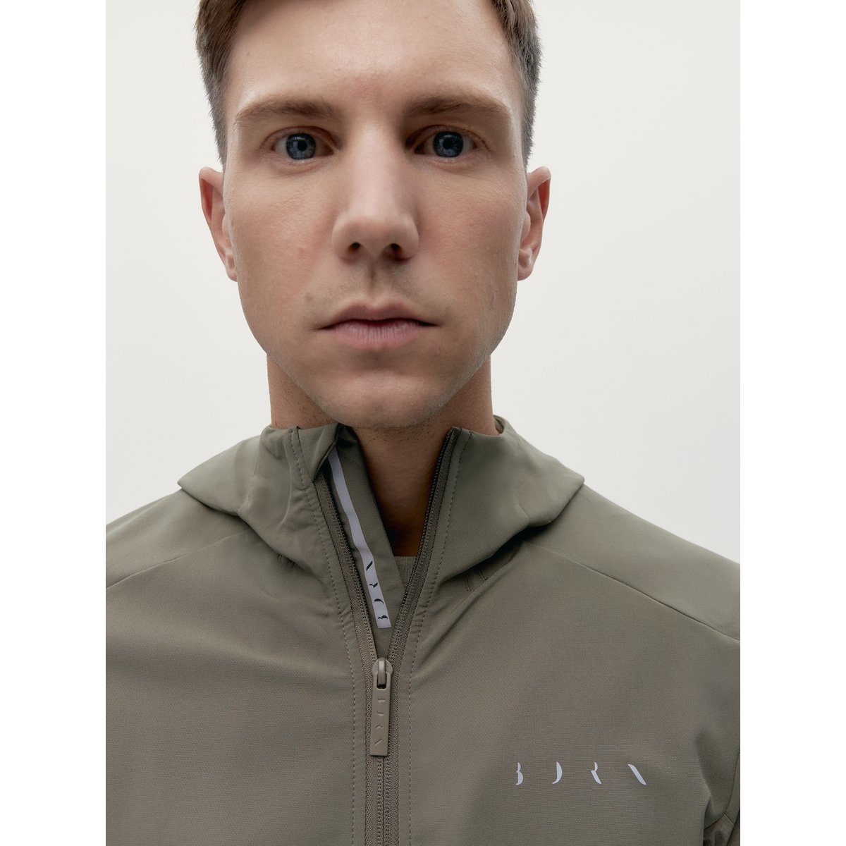 Veste de sport zippée Performance Athleisure SITTANG brun, BORN