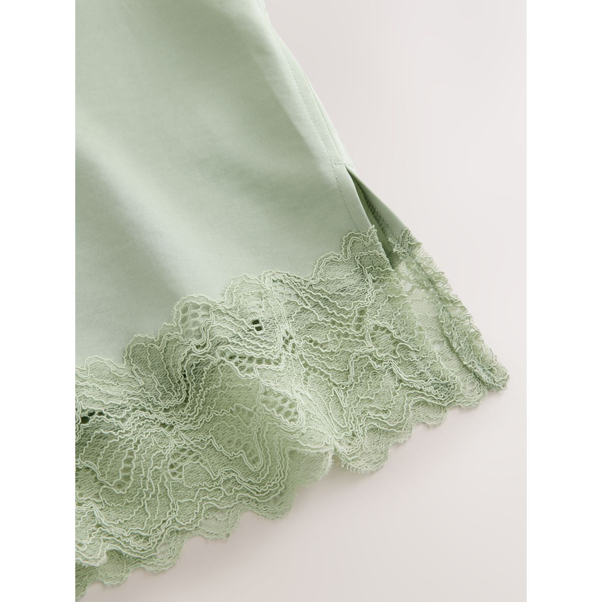 Top en satin à col v et bordure dentelle vert sauge, NEXT
