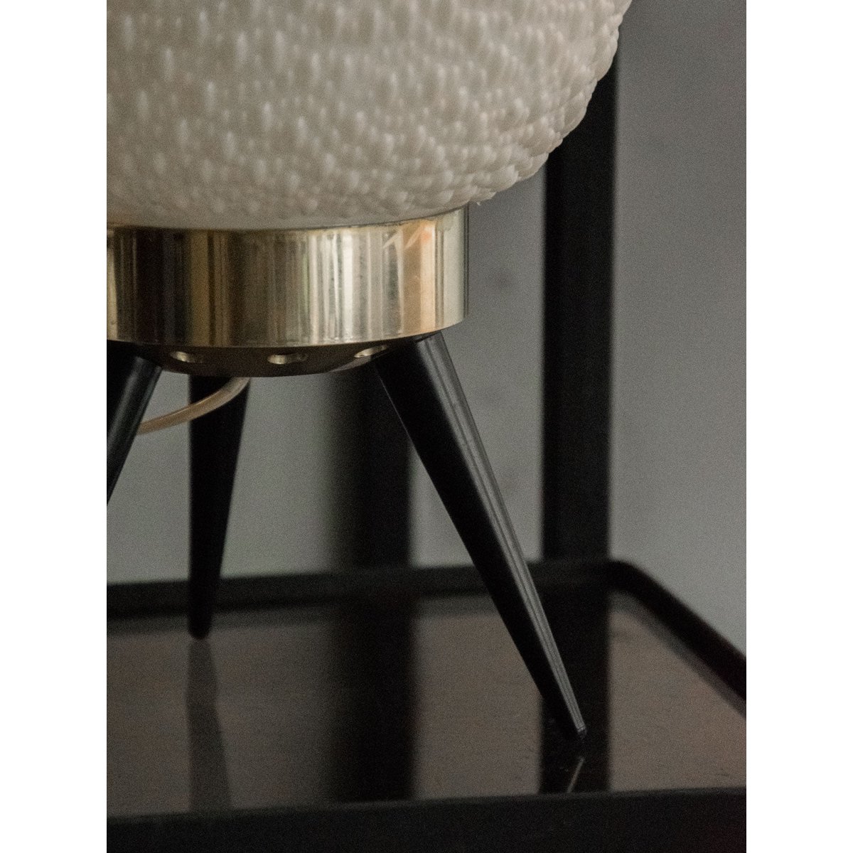 Lampe tripode à poser Julia N°603 - Bon état blanc, DEBONGOUT