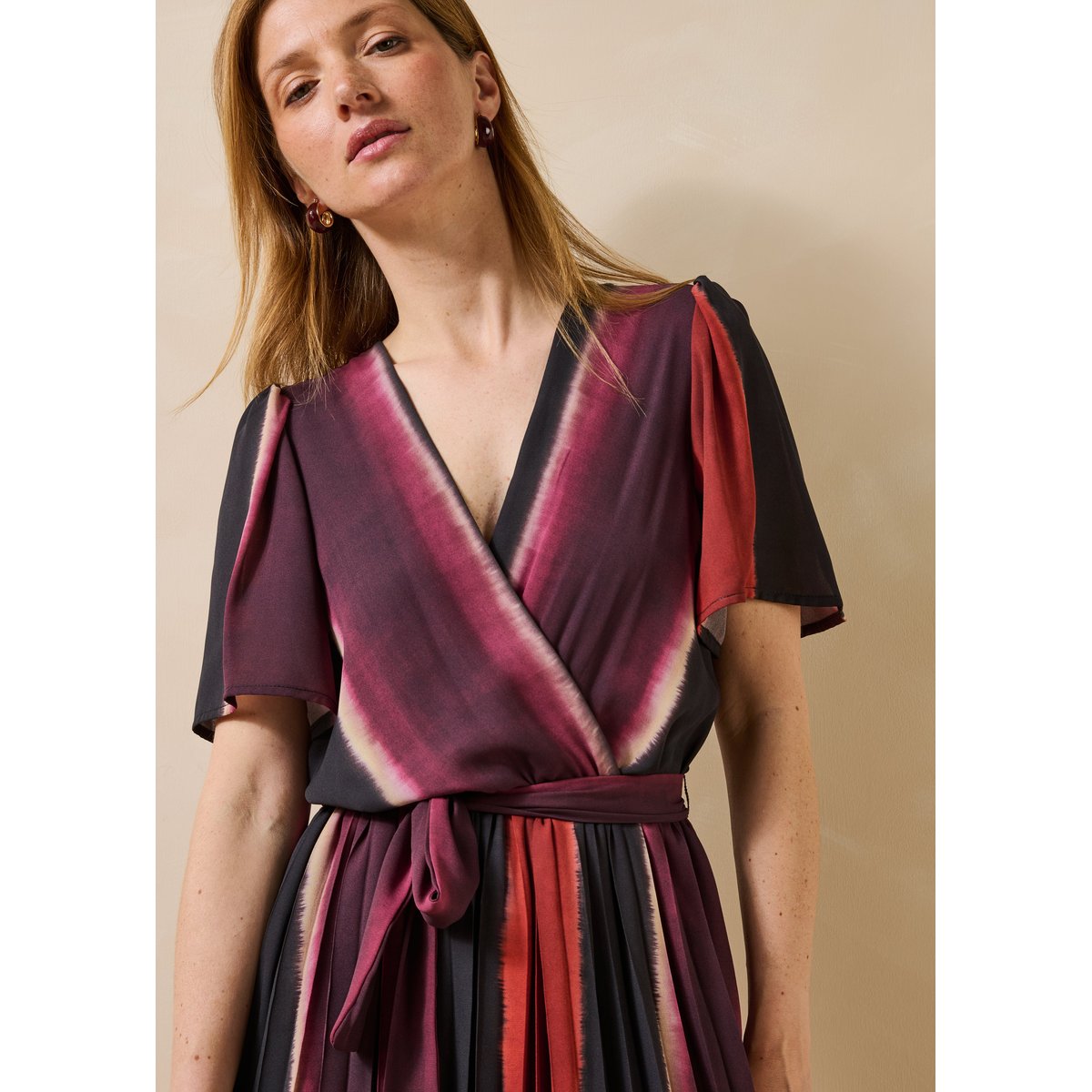 Robe longue fluide plissée à rayures vin/lipstick, LA FEE MARABOUTEE