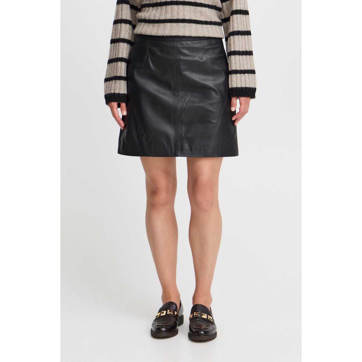 Jupe en cuir, zippée au dos, longueur genou noir, B.YOUNG