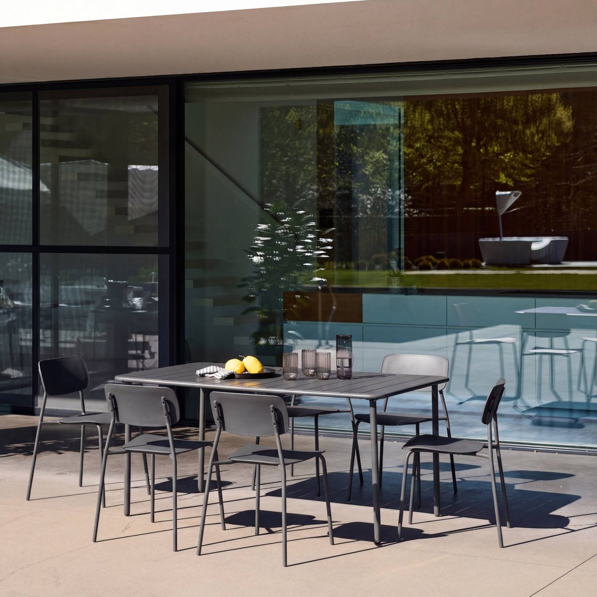 Table de jardin métal + 6 assises AMÉLIA + LIVA anthracite, SWEEEK