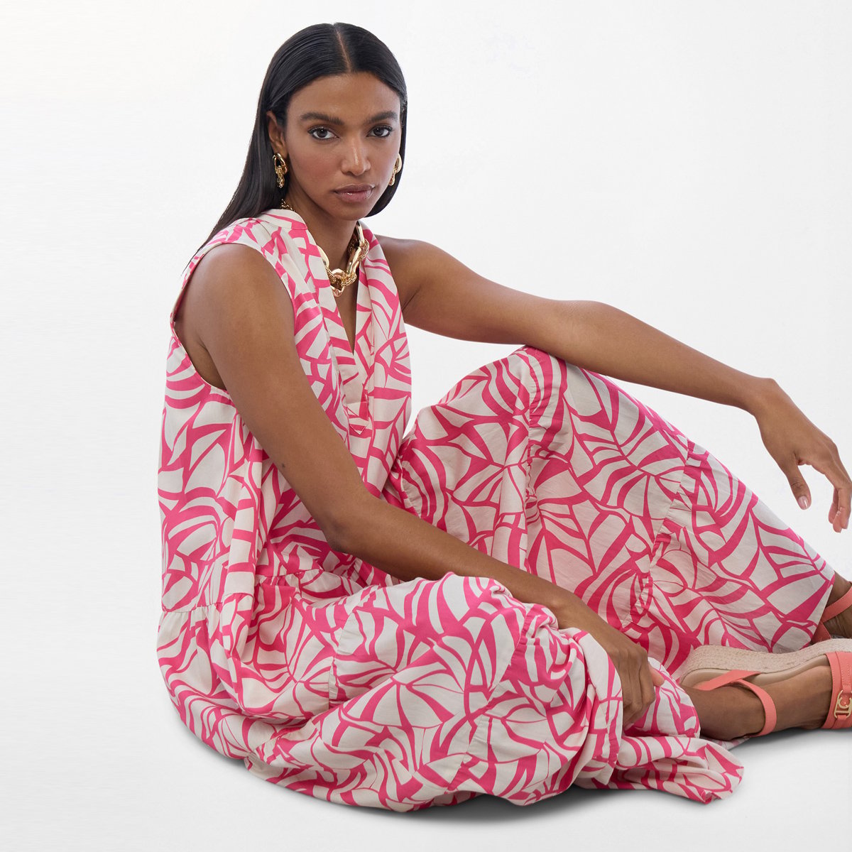 Robe longue fluide à volants et col V ecru, LOLA CASADEMUNT