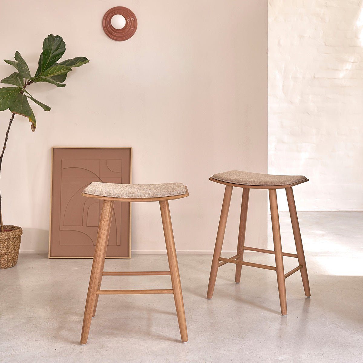 Lot de 2 tabourets de bar en teck massif et velours  AMBRE grege, BERAH GETAH