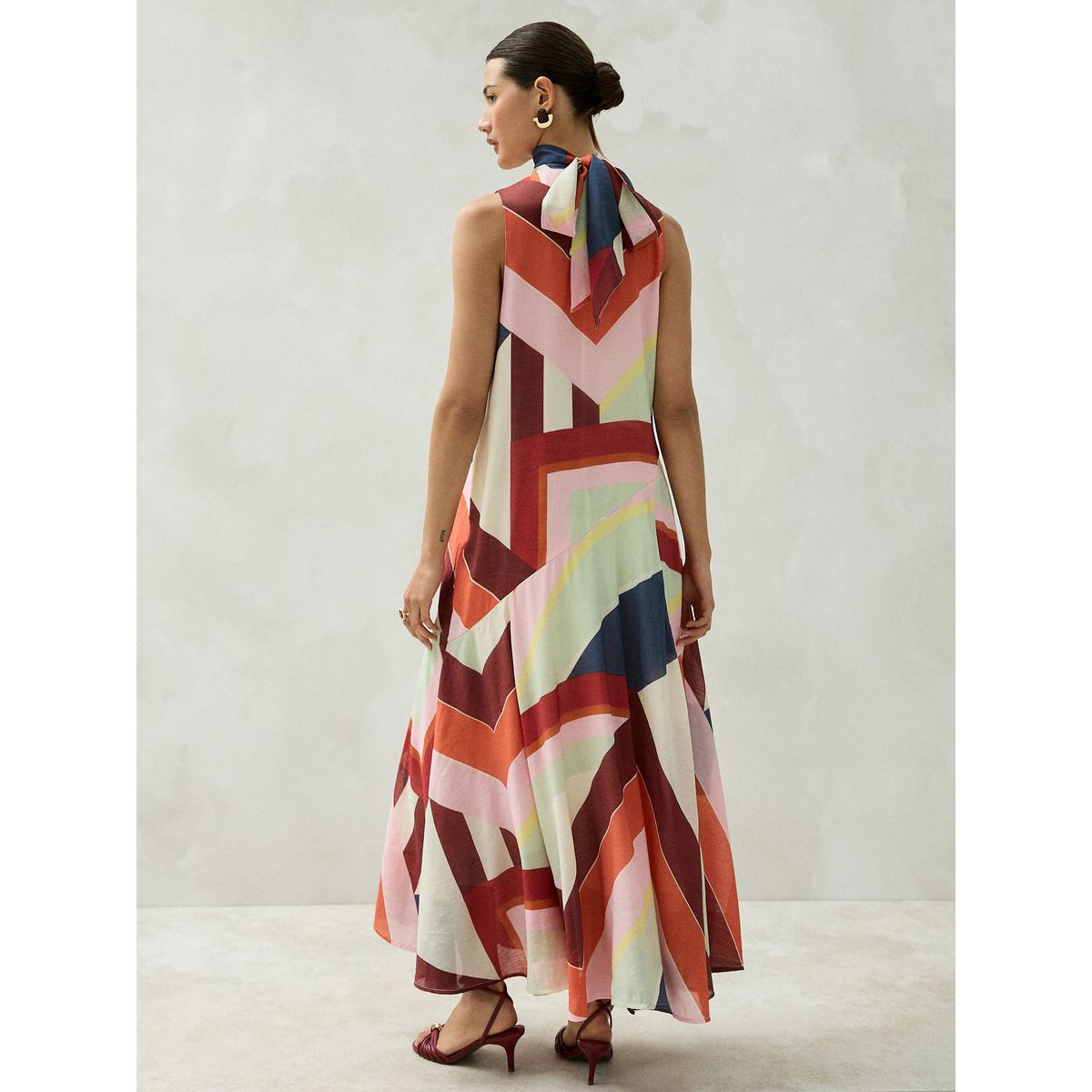 Robe de cérémonie sans manches asymétrique imprimé à rayures multicolores, NEXT