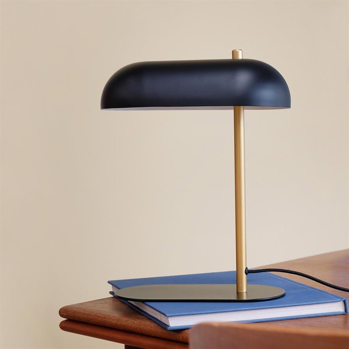 Lampe à poser en Métal ARCH noir/laiton, DYBERG LARSEN