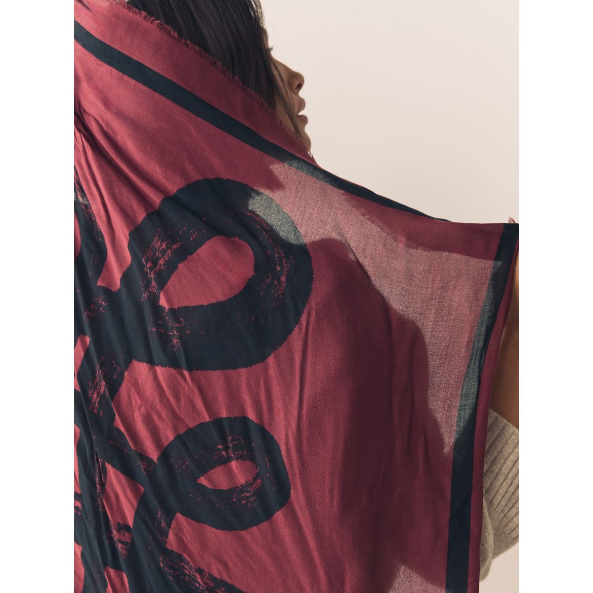 Écharpe légère carrée rouge et tourbillon de baies, NEXT