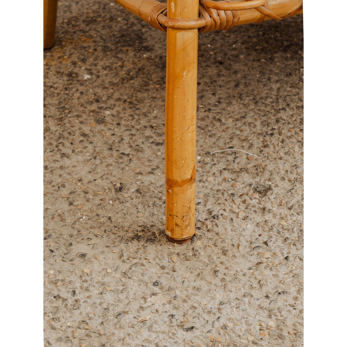 Table d'appoint en rotin Francine N°978 - Bon état bois clair, DEBONGOUT