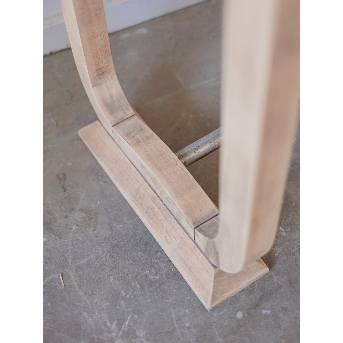 Table d'appoint Francine N°1564 - Bon état bois clair, DEBONGOUT