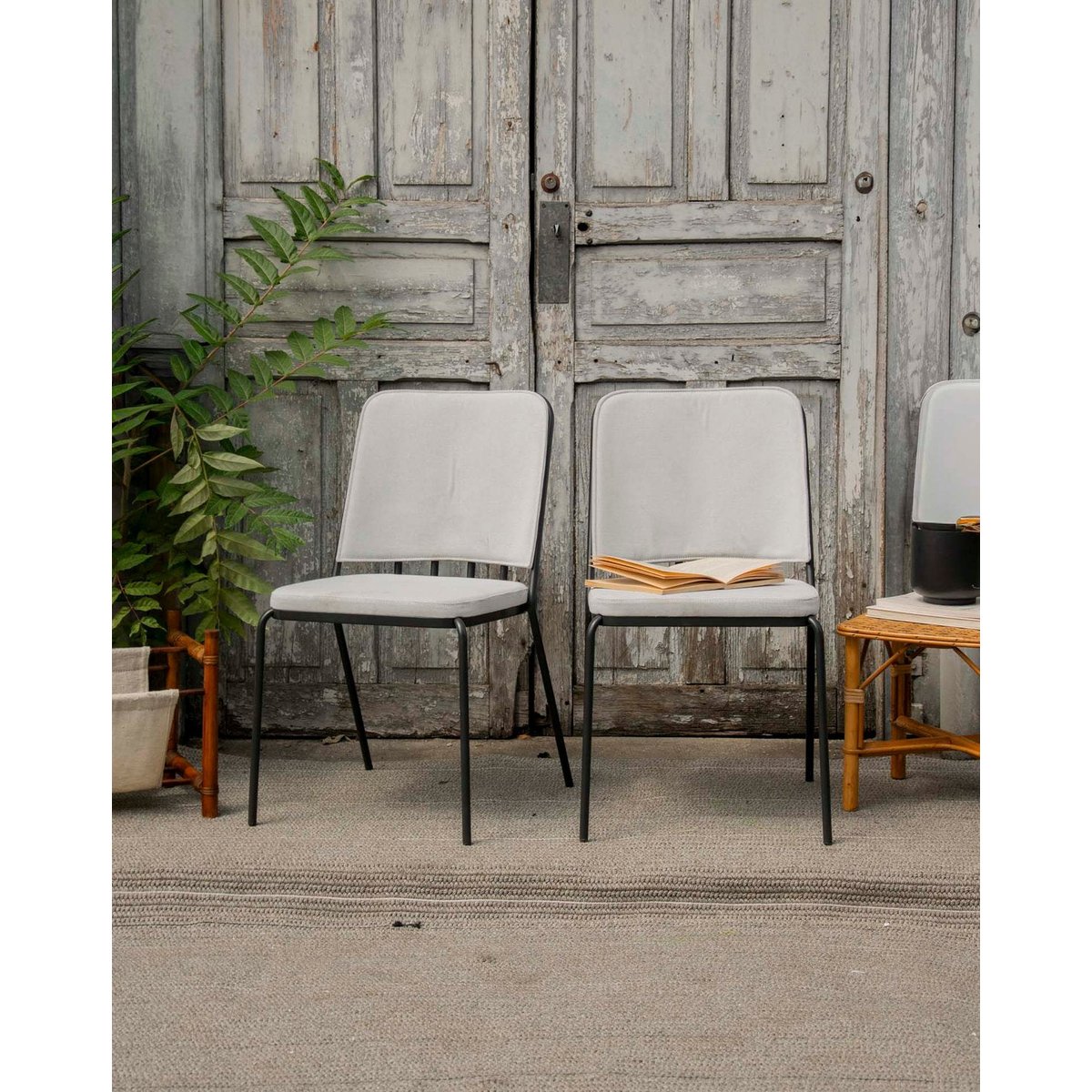 Chaise en tissu et aux lignes épurées Alma N°1757 - Bon état gris, DEBONGOUT