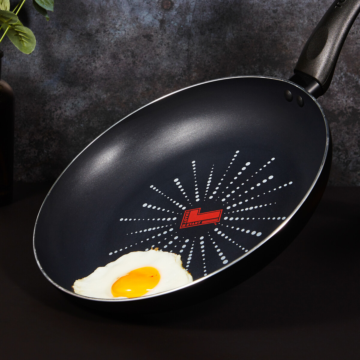 24cm Smart Start Classic Frying Pan black, TOWER