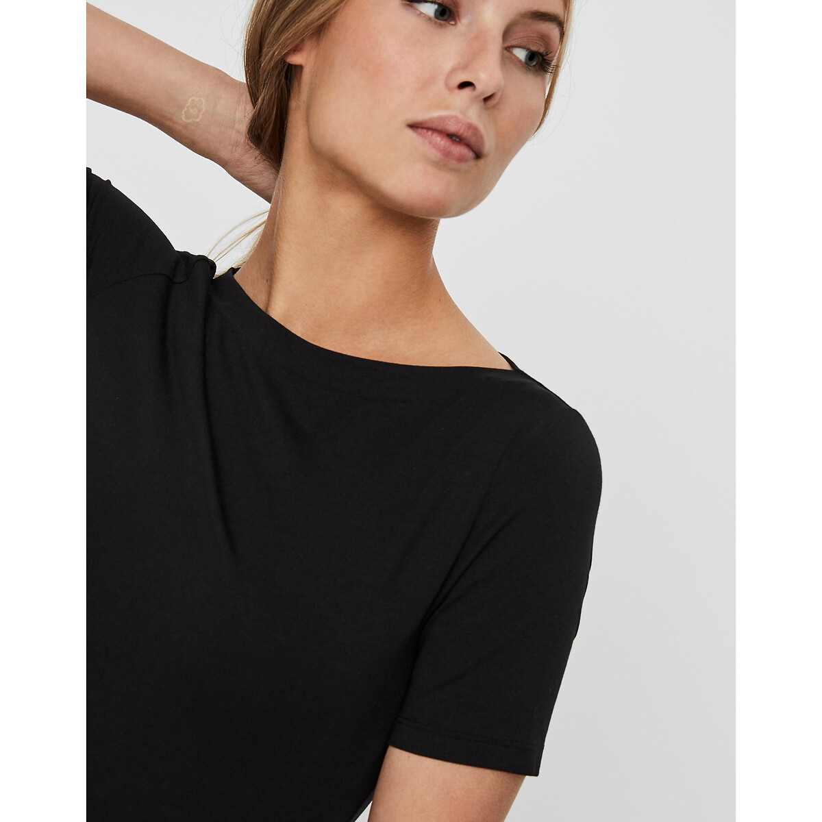 T-shirt con scollatura a barchetta e maniche corte nero , VERO MODA