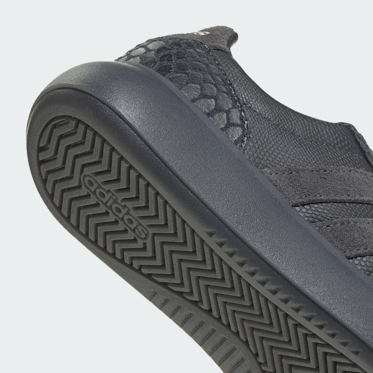Chaussure Barreda Decode Chaussure Barreda Decode carbon / grey six / silver metallic, ADIDAS SPORTSWEAR