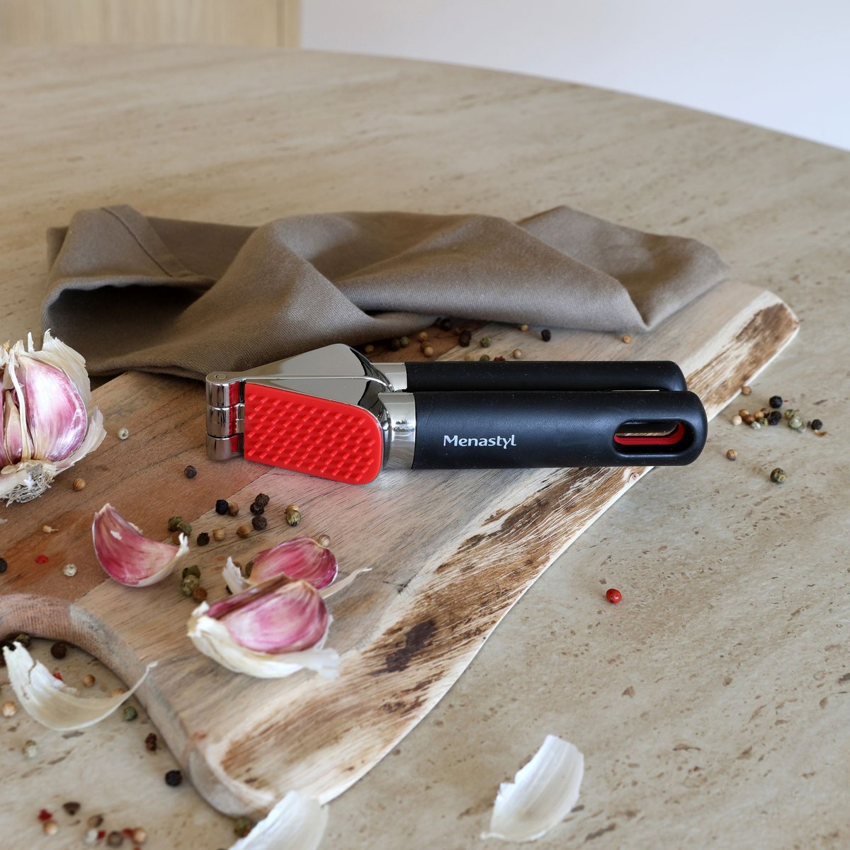 Presse ail en acier inoxydable, DELUXE noir, MENASTYL