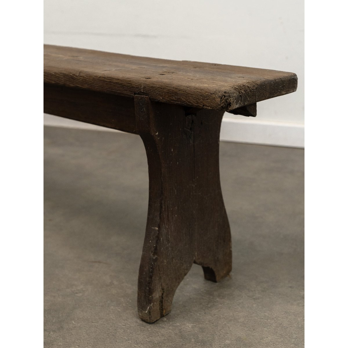 Banc en sapin Antoine N°454 - Bon état bois foncé, DEBONGOUT