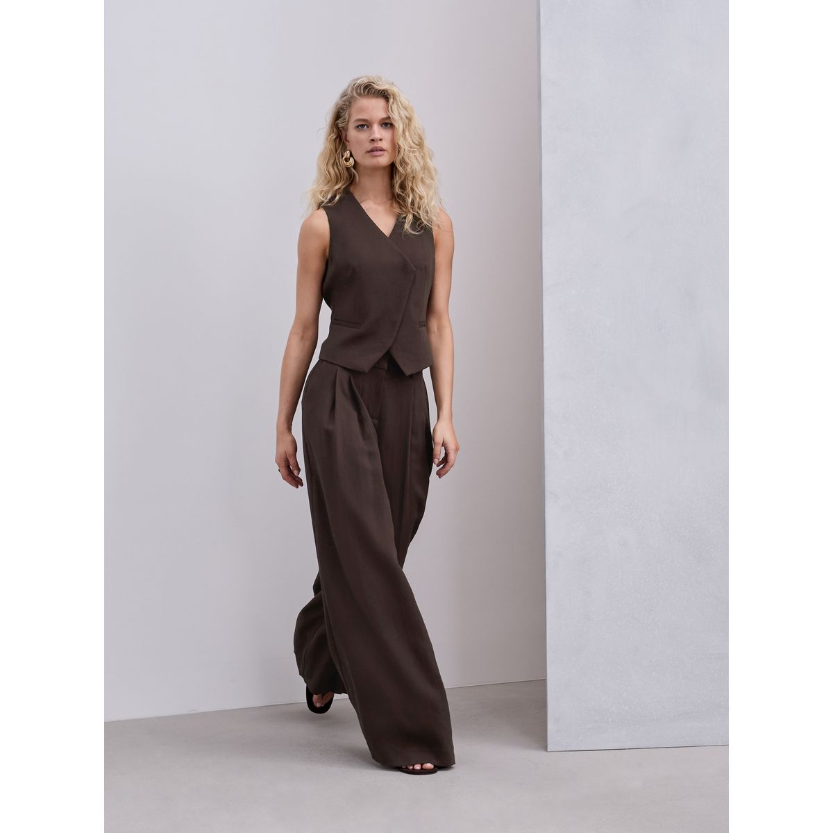 Gilet de costume asymétrique effet froissé marron chocolat, NEXT