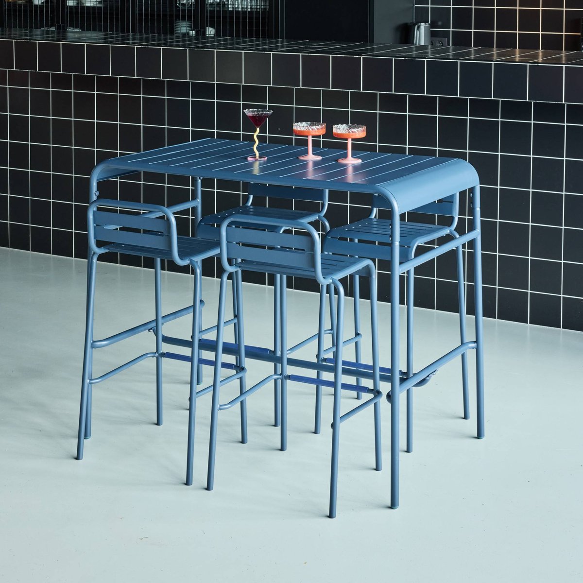 Table haute de jardin acier + 4 assises AMÉLIA beige, SWEEEK