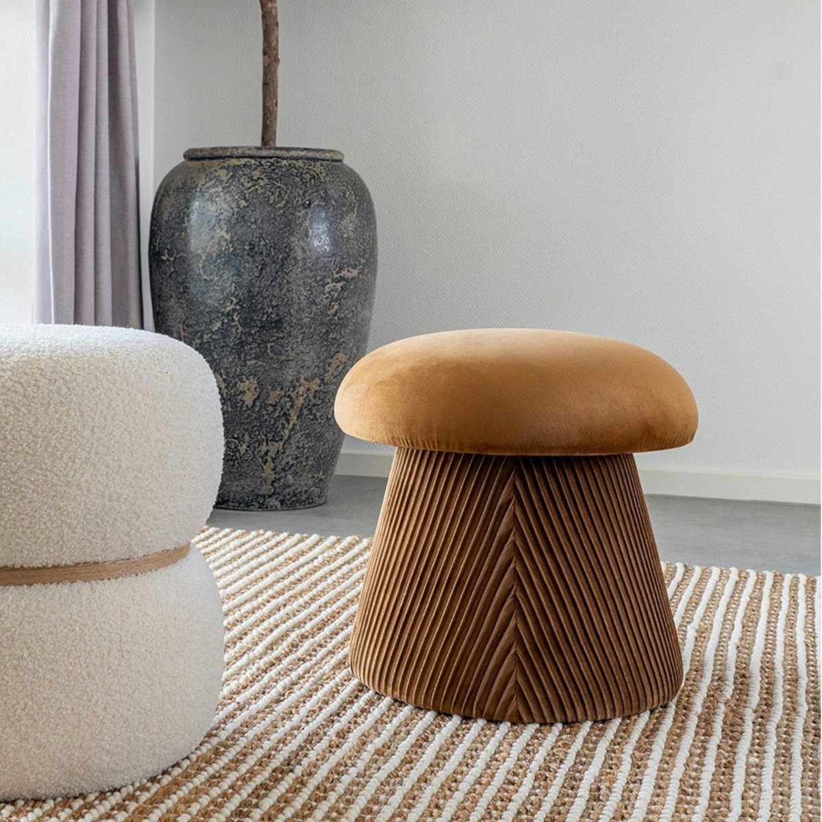 Pouf design forme champignon, couleur moutarde BRUGES moutarde, PIER IMPORT