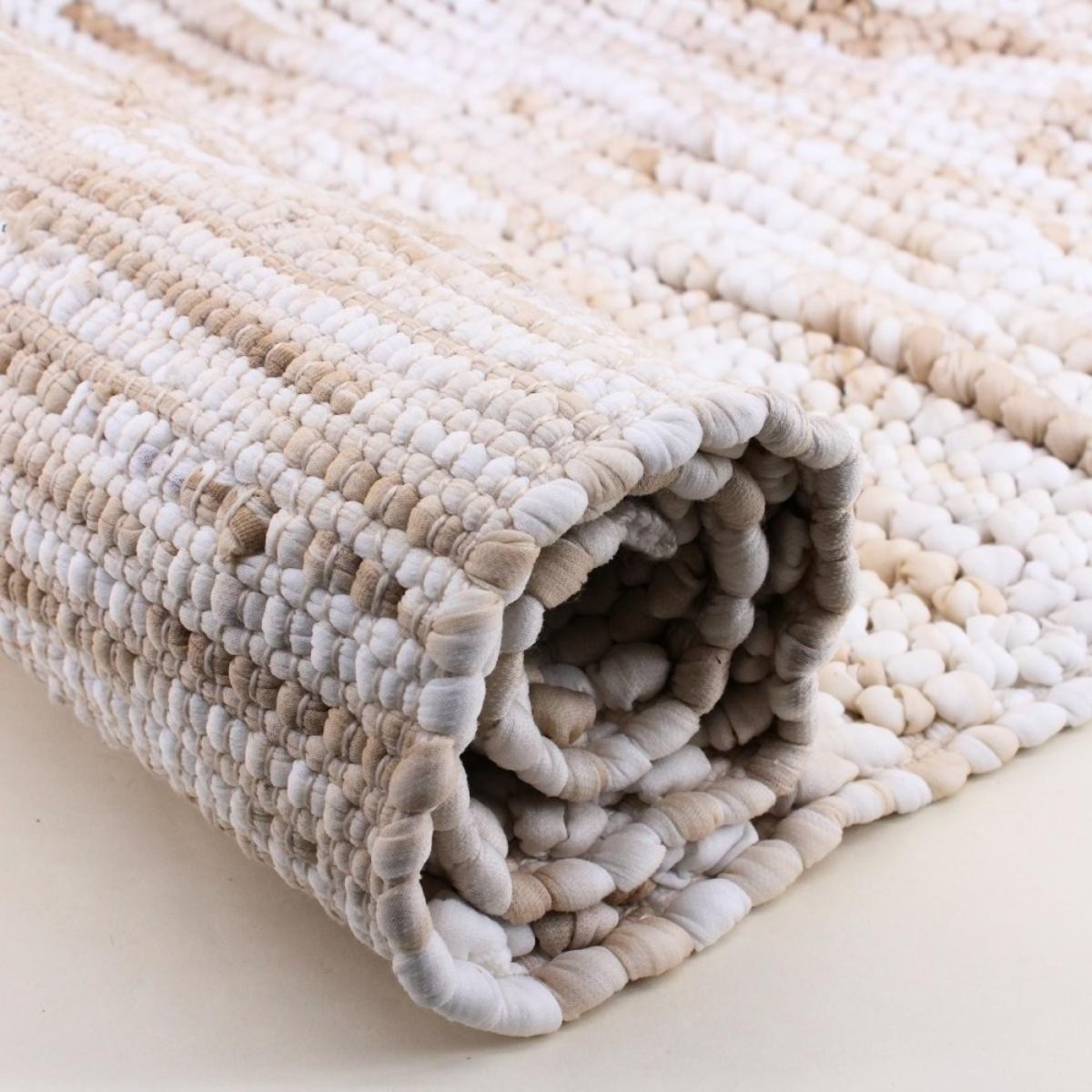 Tapis tufté main 140x80cm beige, ORNAMI